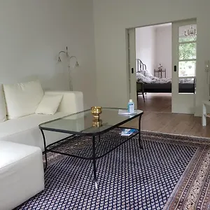Ganze Mit Garten Apartment